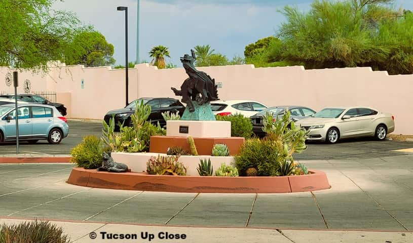 Circular driveway in front of a southwestern boutique hotel