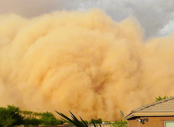 dust storm barrels down toward a home