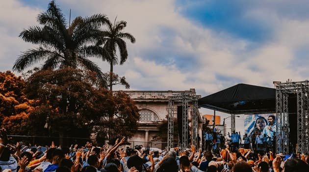 Many people viewing an outdoor concert
