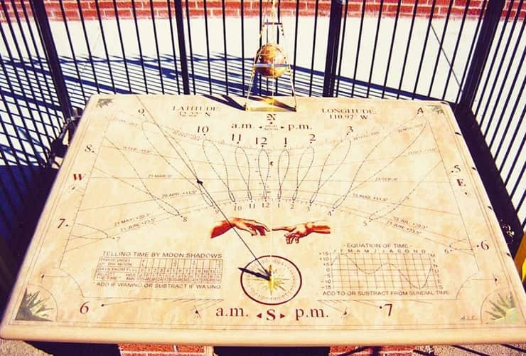 plaque demonstrating how a sundial works